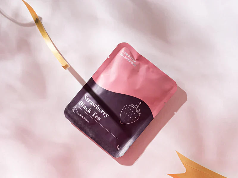 MILK TEA | Strawberry Black Tea Latte